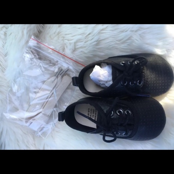 Baby Shoes 2.5 to 3.5 - Picture 3 of 6